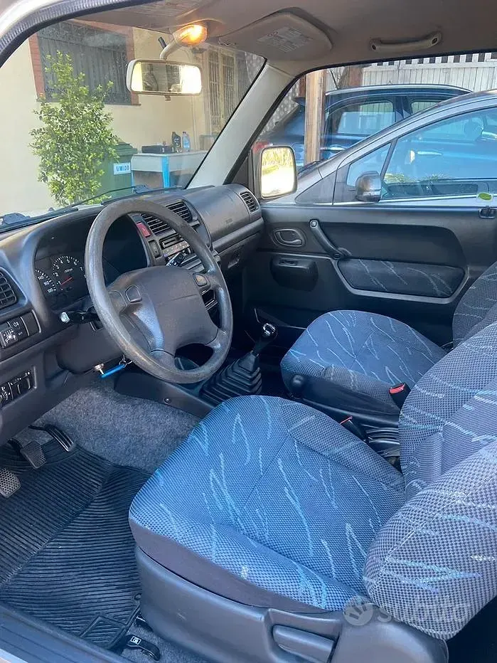 Usata Suzuki Jimny 82 CV (60 kW) 2004 Grigio SUV