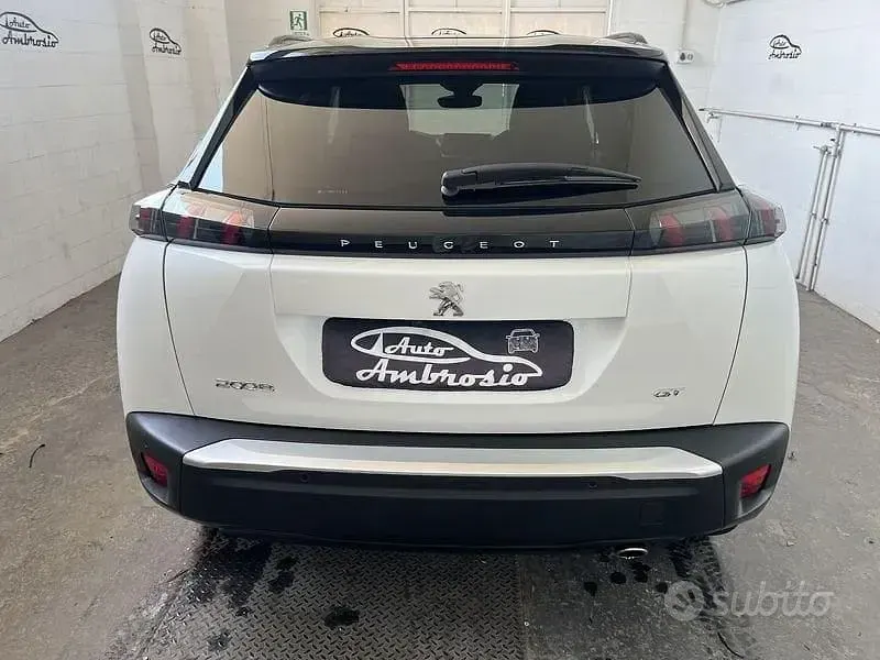 Usata Peugeot 2008 GT 131 CV (96 kW) 2023 Bianco SUV
