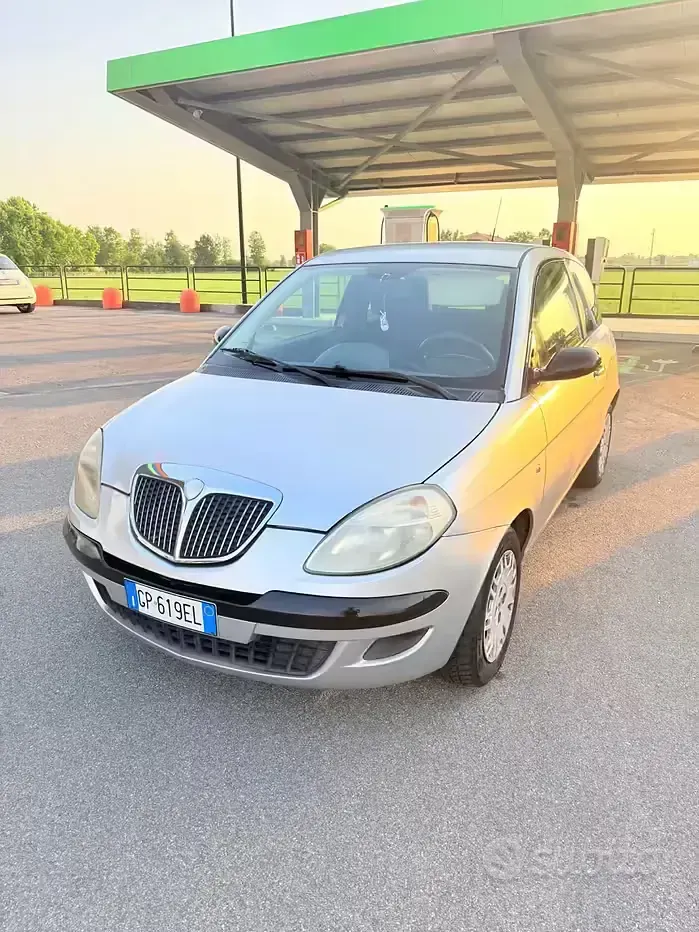 Usata Lancia Ypsilon 60 CV (44 kW) 2007 Grigio Utilitaria