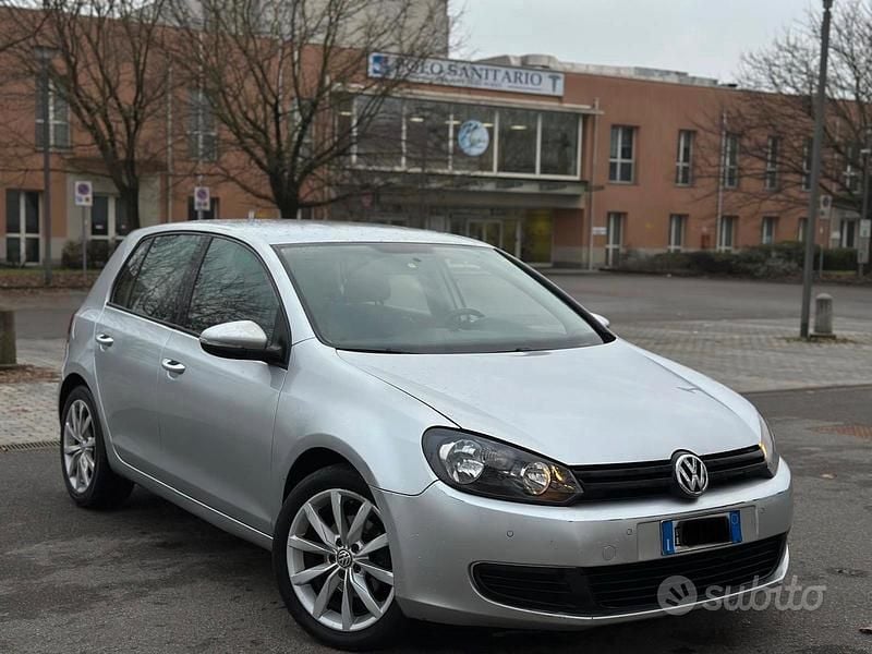 Grigio Usata 2011 VW Golf VI Utilitaria | 4900 € (Super prezzo) - Immagine 1/4