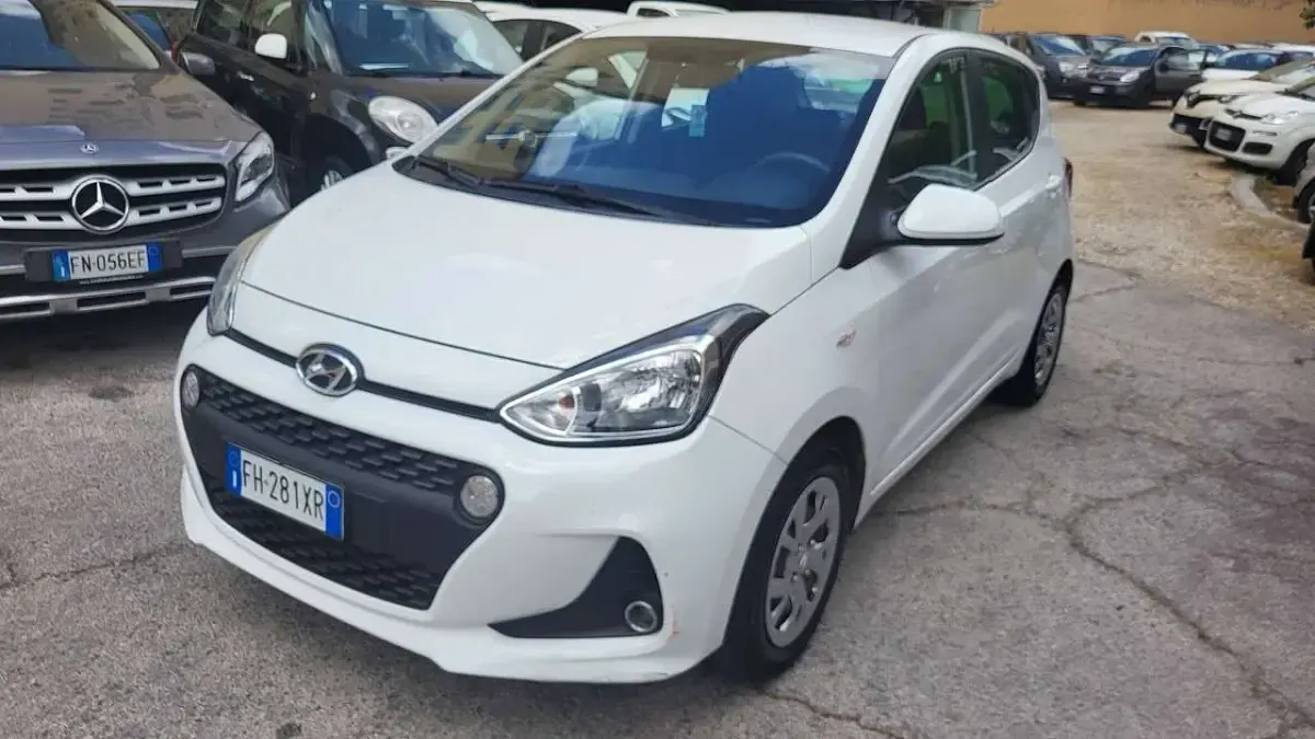 Usata Hyundai i10 Comfort 67 CV (49 kW) 2017 Bianco Utilitaria