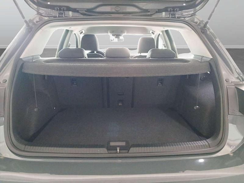 Usata VW Golf VIII Life 116 CV (85 kW) 2025 Dolphin grey metallizzato Berlina