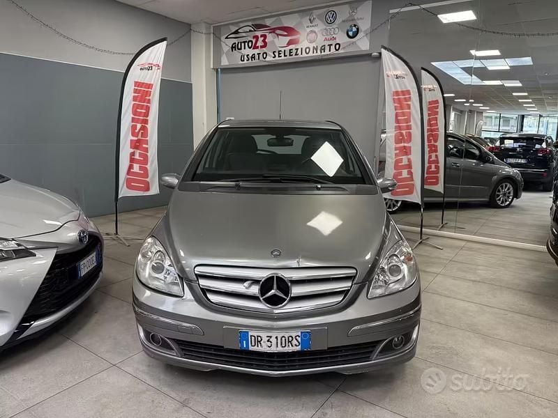 Usata Mercedes B200 140 CV (102 kW) 2008 Grigio Monovolume