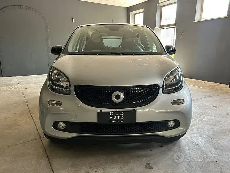 Usata Smart ForFour Passion 71 CV (52 kW) 2015 Grigio Utilitaria