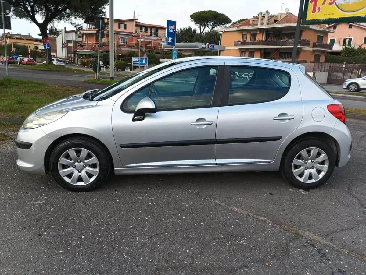 Usata Peugeot 207 73 CV (53 kW) 2007 Argento Berlina