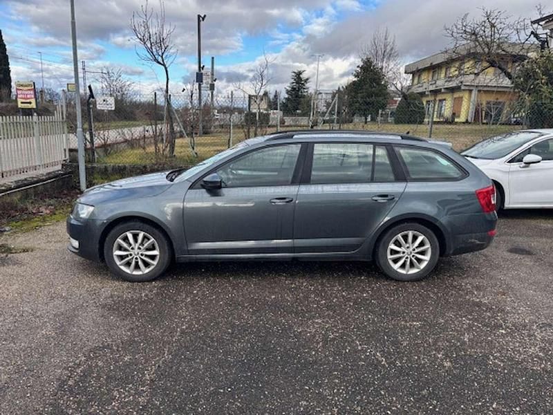 Usata Skoda Octavia G-TEC Executive 110 CV (80 kW) 2015 Grigio Station wagon