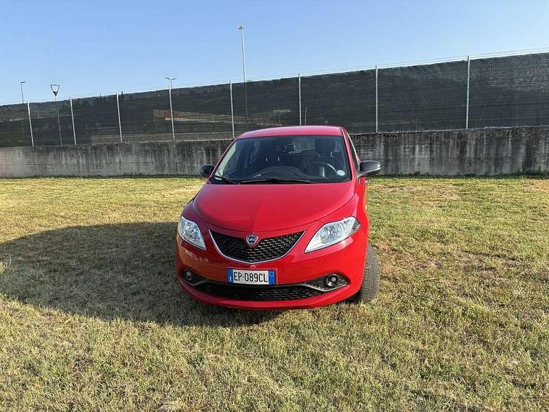 Usata 2013 Lancia Ypsilon Gold Due volumi | 5900 € (Buon prezzo) - Immagine 1/4