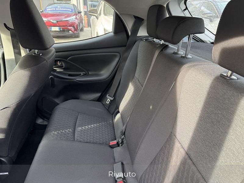 Usata Toyota Yaris Hybrid Active 116 CV (85 kW) 2023 Bianco Utilitaria