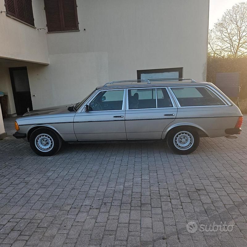 Usata Mercedes 300 88 CV (64 kW) 1985 Berlina
