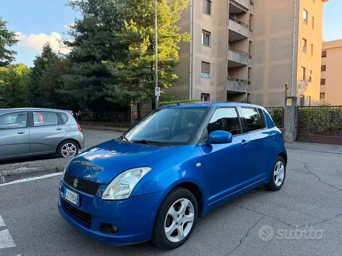 Second-hand Suzuki Swift GL 92 CP (67 kW) 2006 Albastru Hatchback