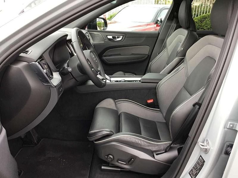 Usata Volvo XC60 Plus 349 CV (256 kW) 2025 Grigio SUV