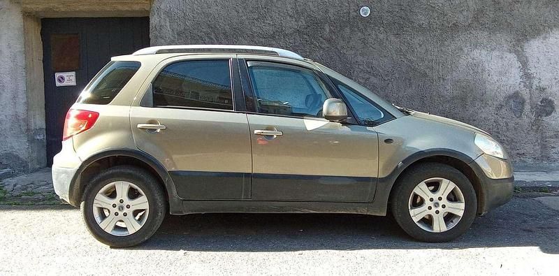 Usata Fiat Sedici Emotion 120 CV (88 kW) 2006 Marrone SUV