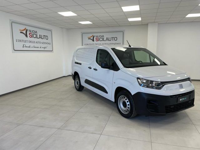 Usata Fiat Doblò 131 CV (96 kW) 2023 Bianco pastello Monovolume