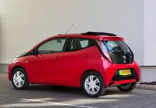 Usata Toyota Aygo X-wave 69 CV (50 kW) 2017 Bianco Utilitaria