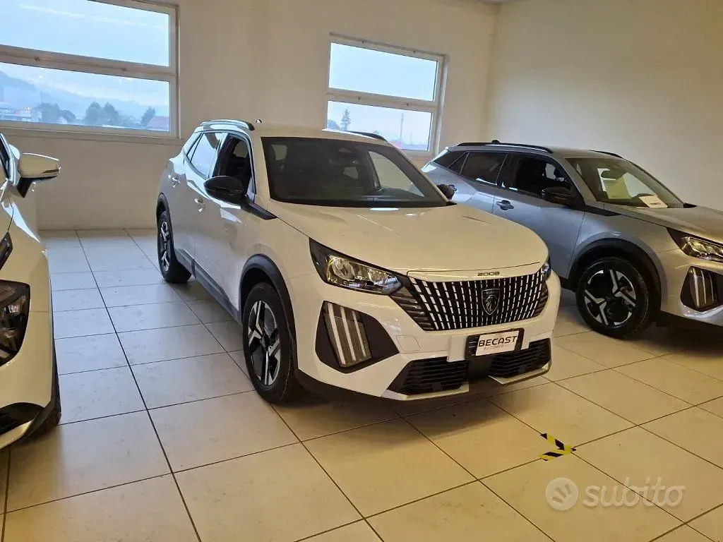 Usata Peugeot 2008 Allure 101 CV (74 kW) 2024 Bianco perlato SUV