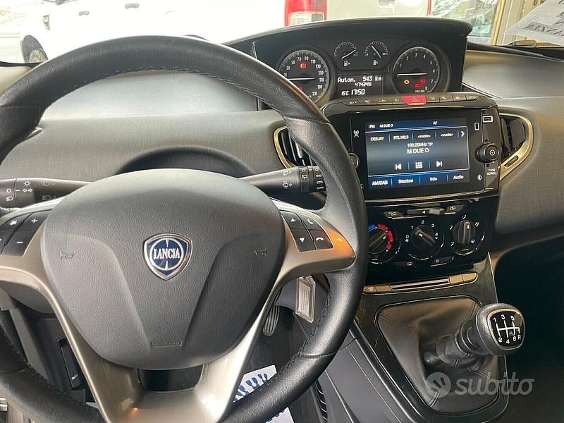 Usata Lancia Ypsilon Gold 69 CV (50 kW) 2023 Grigio Utilitaria