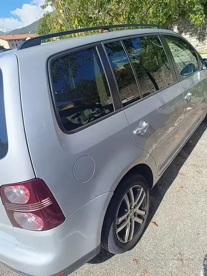 Usata VW Touran 105 CV (77 kW) 2010 Grigio Monovolume