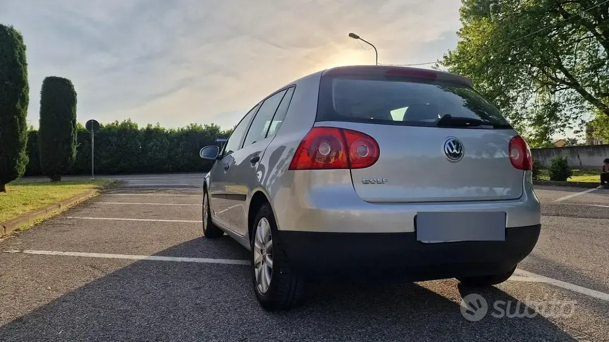Usata VW Golf IV Trendline 75 CV (55 kW) 2004 Berlina