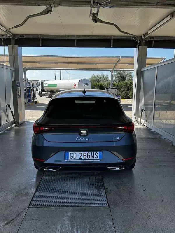 Usata Seat Leon FR 131 CV (96 kW) 2021 Grigio Berlina