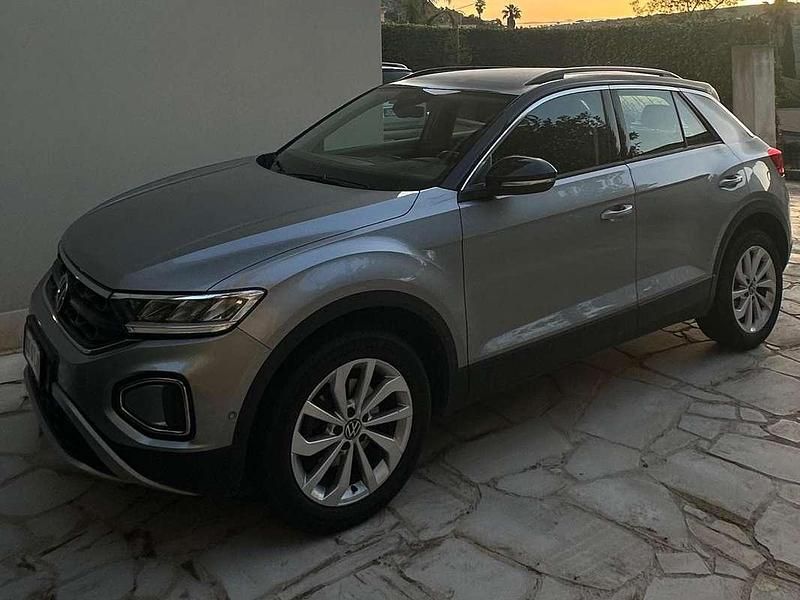 Usata VW T-Roc Life 110 CV (80 kW) 2023 Argento SUV