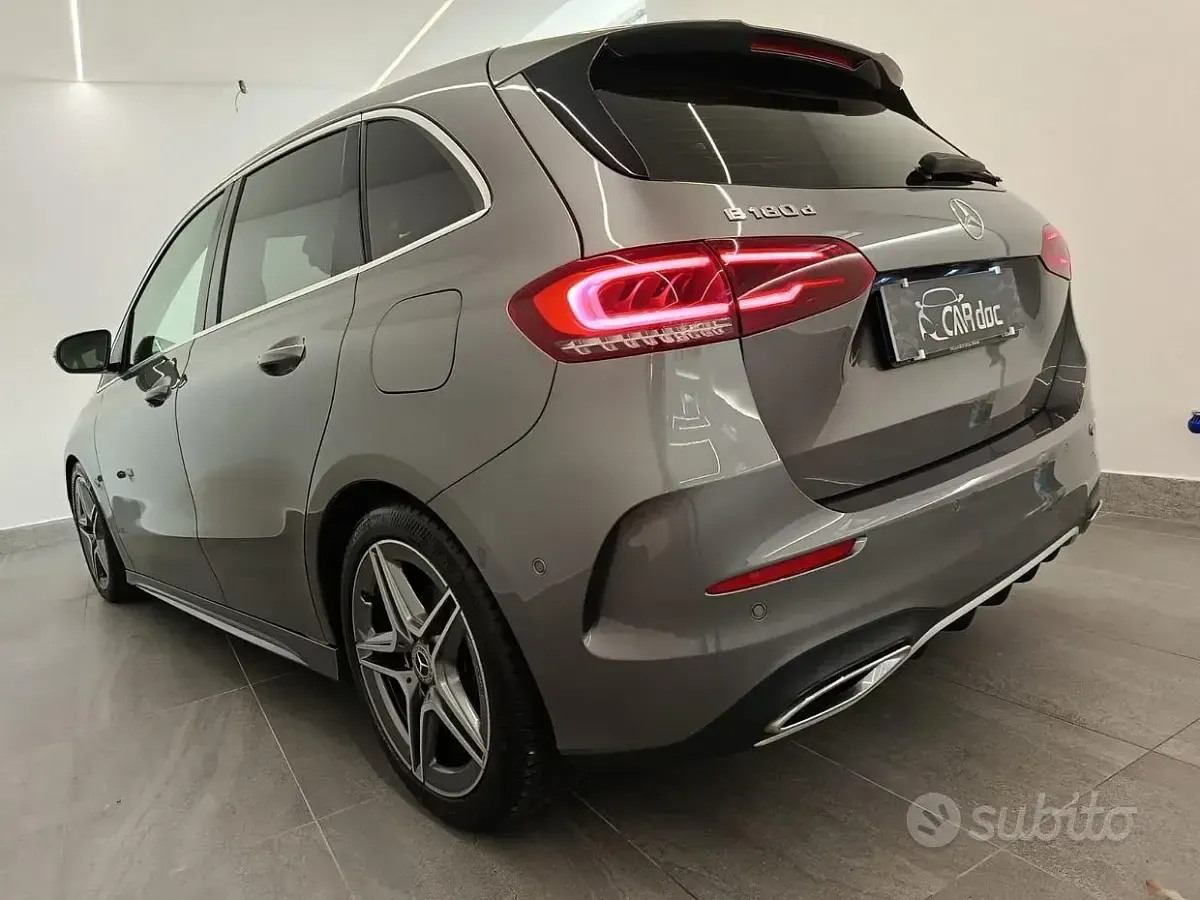 Usata Mercedes B180 Premium 116 CV (85 kW) 2022 Grigio Utilitaria