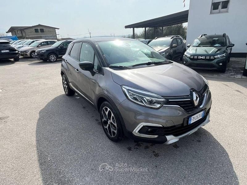 Usata Renault Captur Intens 90 CV (66 kW) 2017 Gray SUV