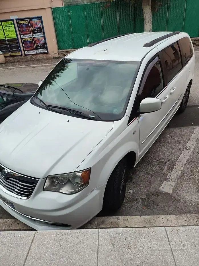 Usata Lancia Voyager 177 CV (130 kW) 2015 Bianco Monovolume