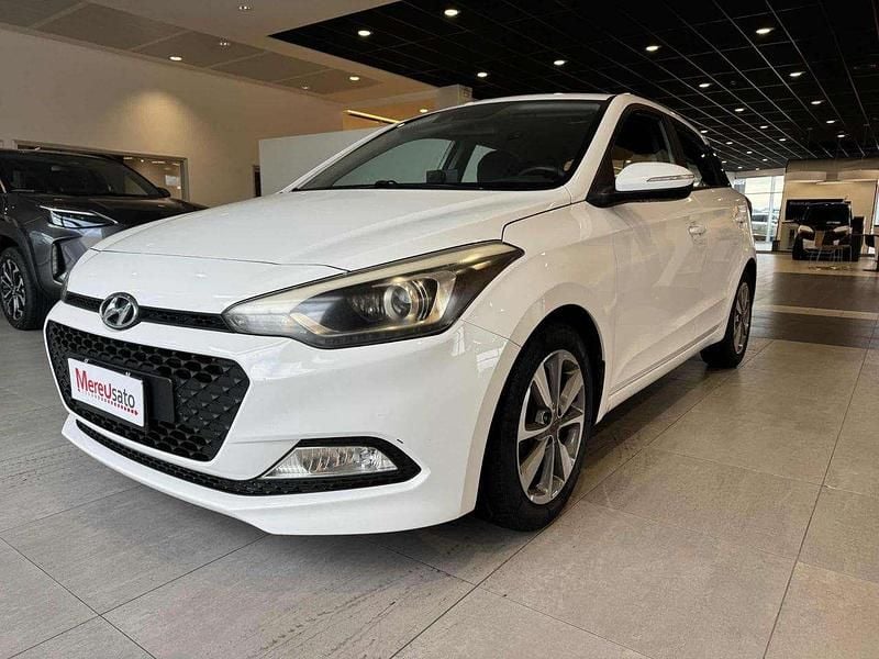 Bianco Usata 2015 Hyundai i20 Style Tre volumi | 7000 € (Buon prezzo) - Immagine 1/4