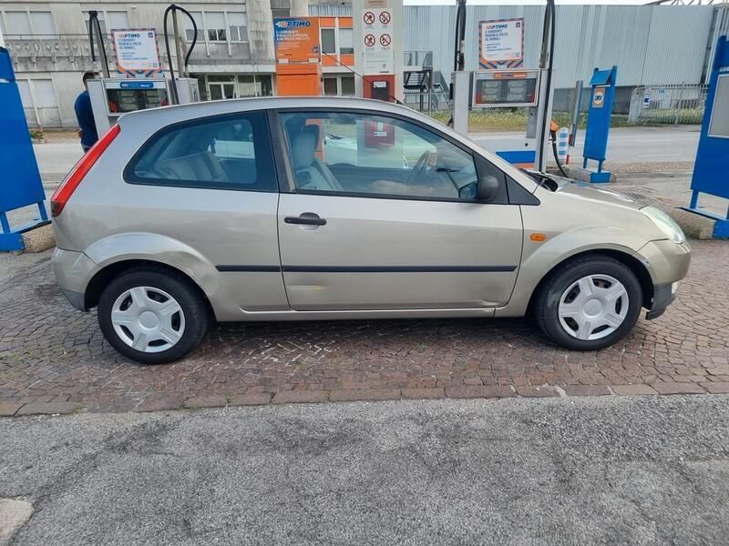 Usata Ford Fiesta 75 CV (55 kW) 2003 Marrone Utilitaria