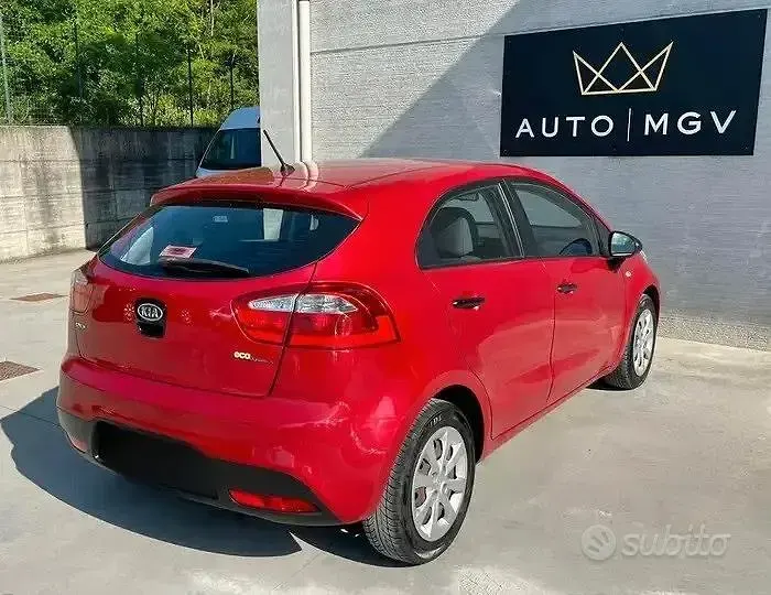 Usata Kia Rio EX 75 CV (55 kW) 2012 Rosso Berlina