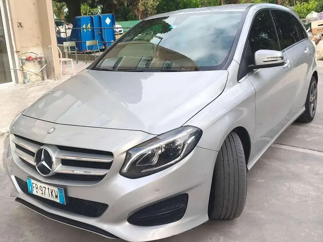 Usata Mercedes B180 109 CV (80 kW) 2015 Argento Utilitaria