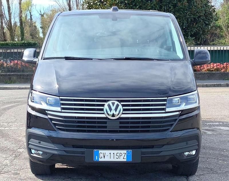 Usata VW Caravelle 150 CV (110 kW) 2024 Nero Furgone