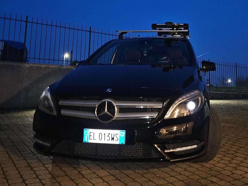 Begagnad Mercedes B200 Premium 136 HK (100 kW) 2012 Svart Minibuss