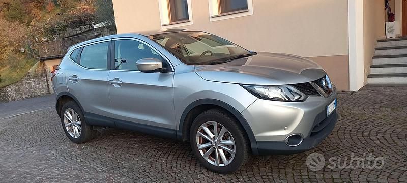 Usata Nissan Qashqai Acenta 131 CV (96 kW) 2015 Grigio SUV