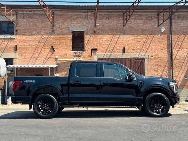 Nuova Ford V8 Lariat 402 CV (295 kW) 2025 Nero SUV