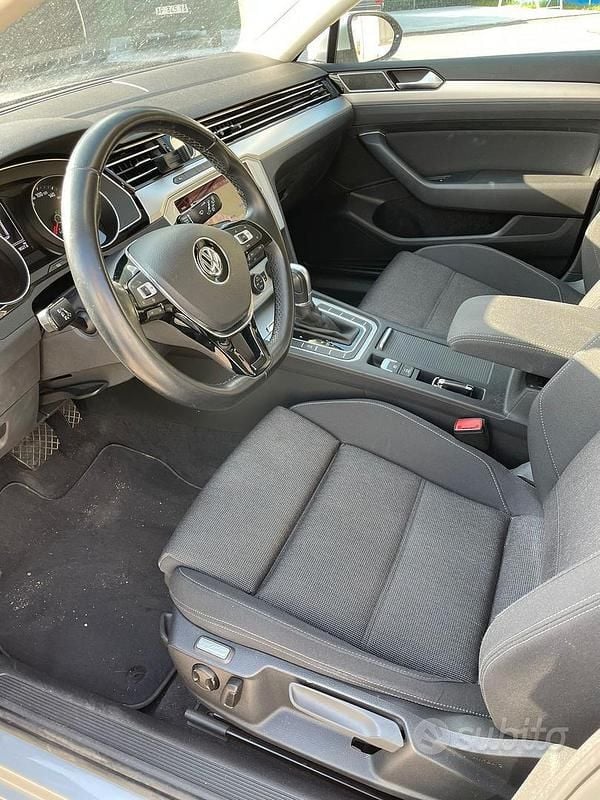Usata VW Passat 120 CV (88 kW) 2019 Grigio Station wagon