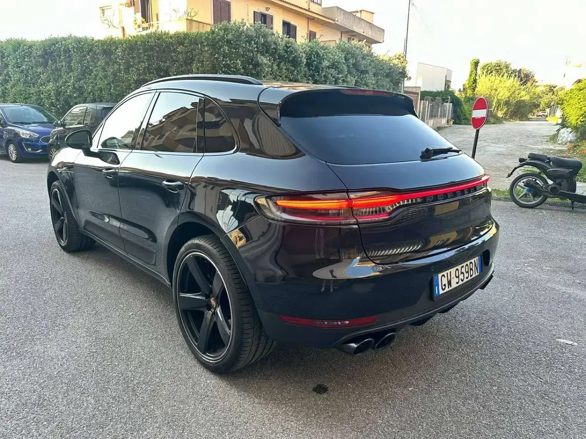 Usata Porsche Macan 245 CV (180 kW) 2020 Nero total black SUV
