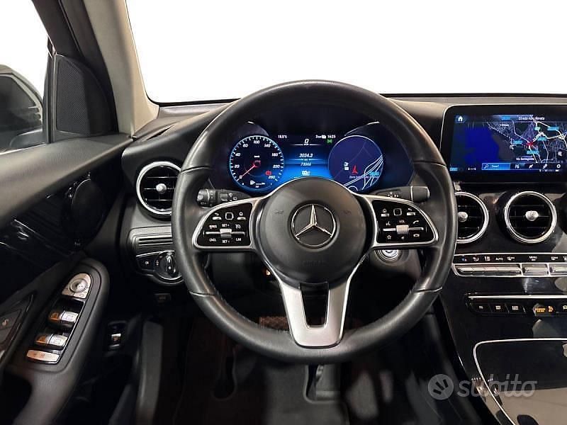 Usata Mercedes GLC300 194 CV (142 kW) 2022 Nero SUV