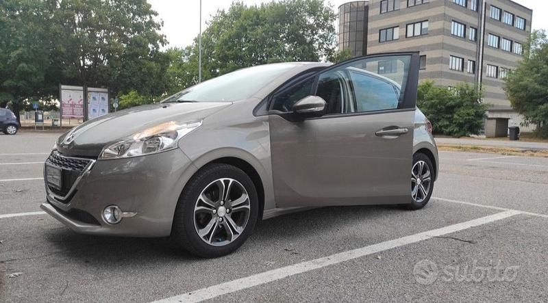 Usata Peugeot 208 82 CV (60 kW) 2015 Utilitaria