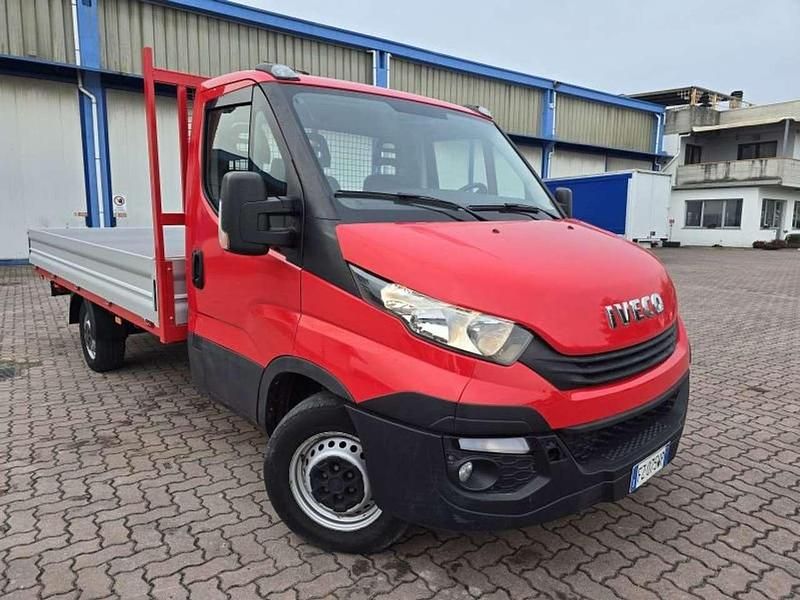 Usata Iveco 35.12 120 CV (88 kW) 2020 Rosso Furgone