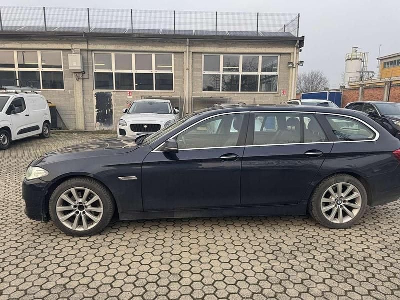 Usata BMW 520 Luxury Line 190 CV (139 kW) 2015 Nero Station wagon