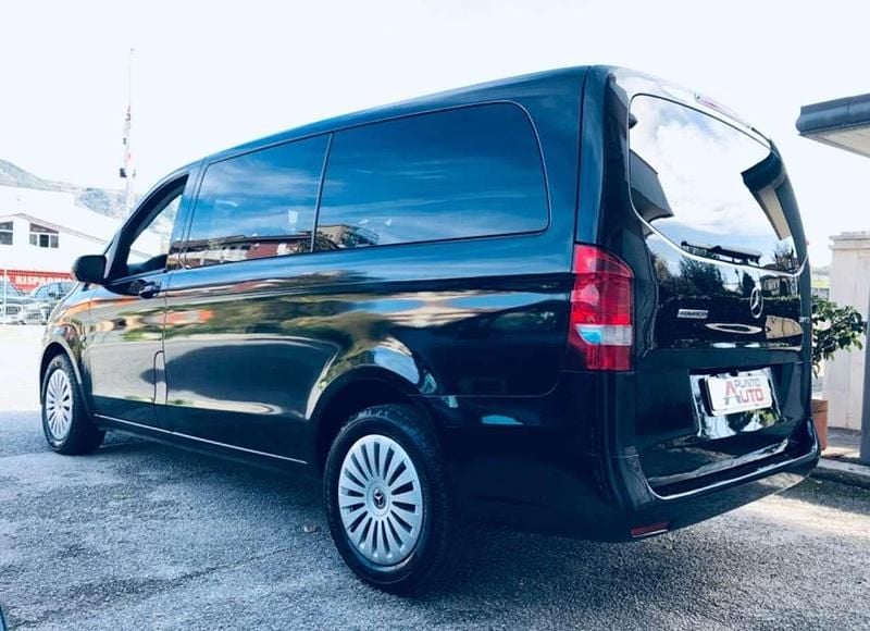Usata Mercedes Vito 136 CV (100 kW) 2021 Nero metallizzato Furgone