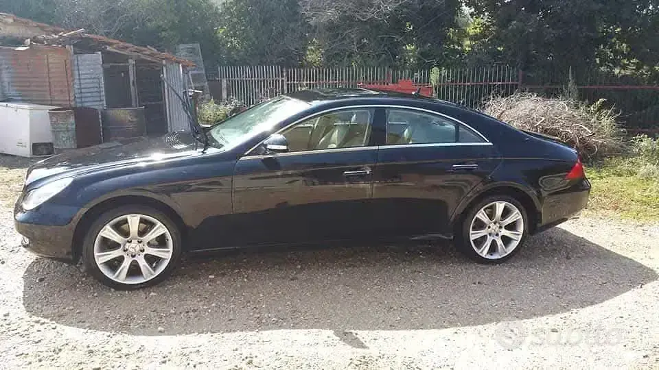 Usata Mercedes CLS320 224 CV (164 kW) 2007 Nero Coupé