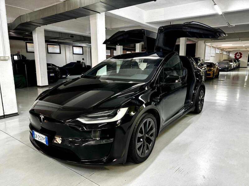Nero / pastello Usata 2023 Tesla Model X Long Range AWD SUV | 89.000 € - Immagine 1/4