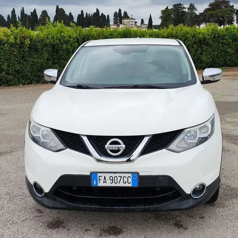 Usata Nissan Qashqai Acenta Premium 110 CV (80 kW) 2015 Bianco SUV