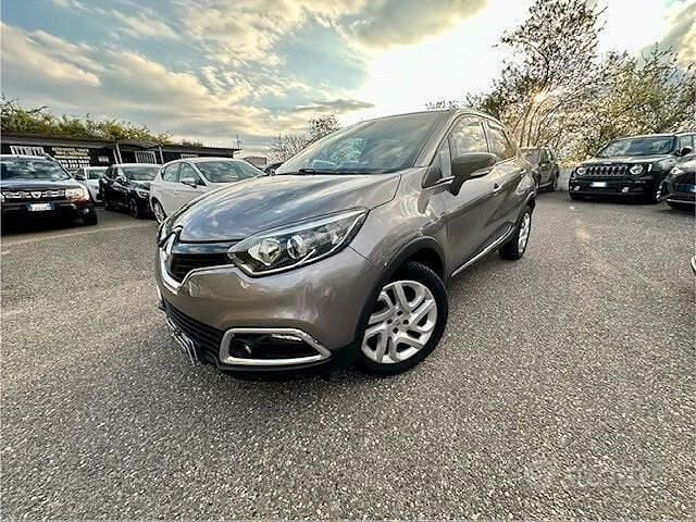 Usata Renault Captur Intens 90 CV (66 kW) 2016 Grigio SUV