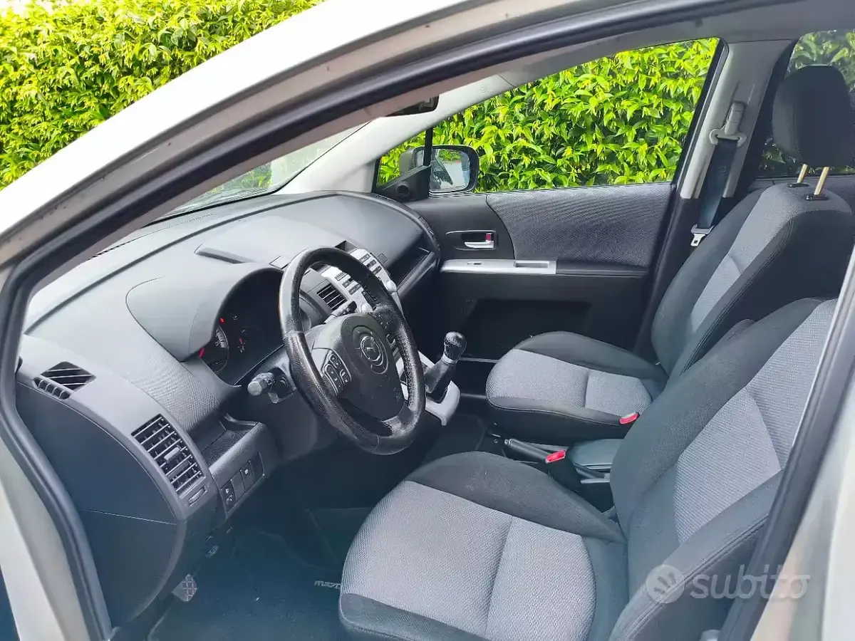 Begagnad Mazda 5 143 HK (105 kW) 2008 Minibuss