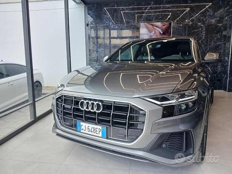 Usata Audi Q8 Business 286 CV (210 kW) 2021 Grigio scuro SUV