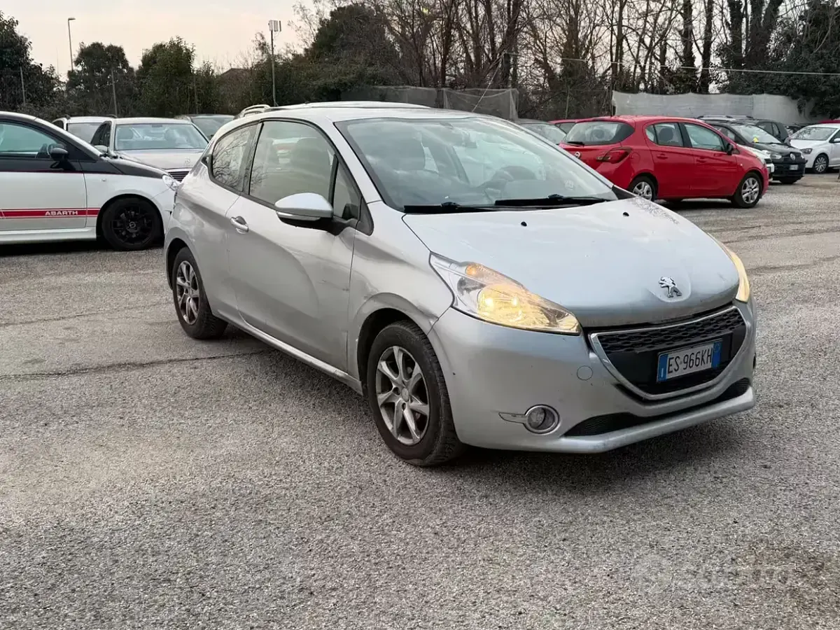 Usata Peugeot 208 Active 82 CV (60 kW) 2013 Grigio Utilitaria