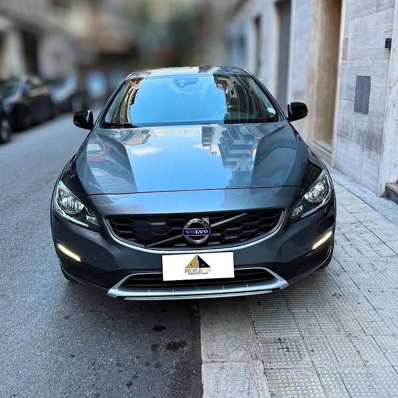 Usata Volvo S60 CC Pro 150 CV (110 kW) 2018 Grigio Berlina